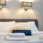 Urban Hideaway דירה